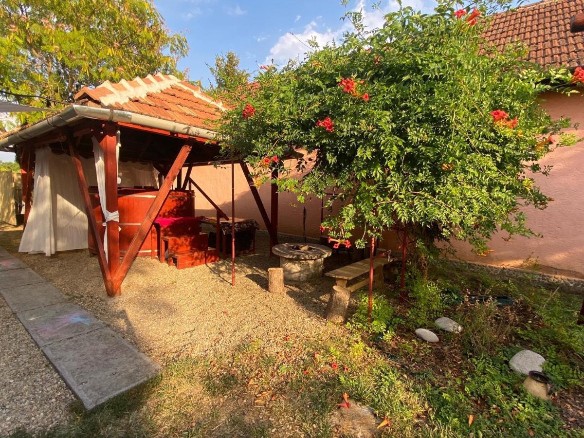 Arpad Nyaralohaz Villa Sarud Exterior foto