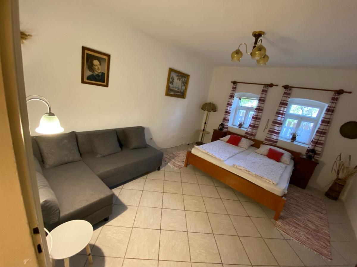 Arpad Nyaralohaz Villa Sarud Exterior foto