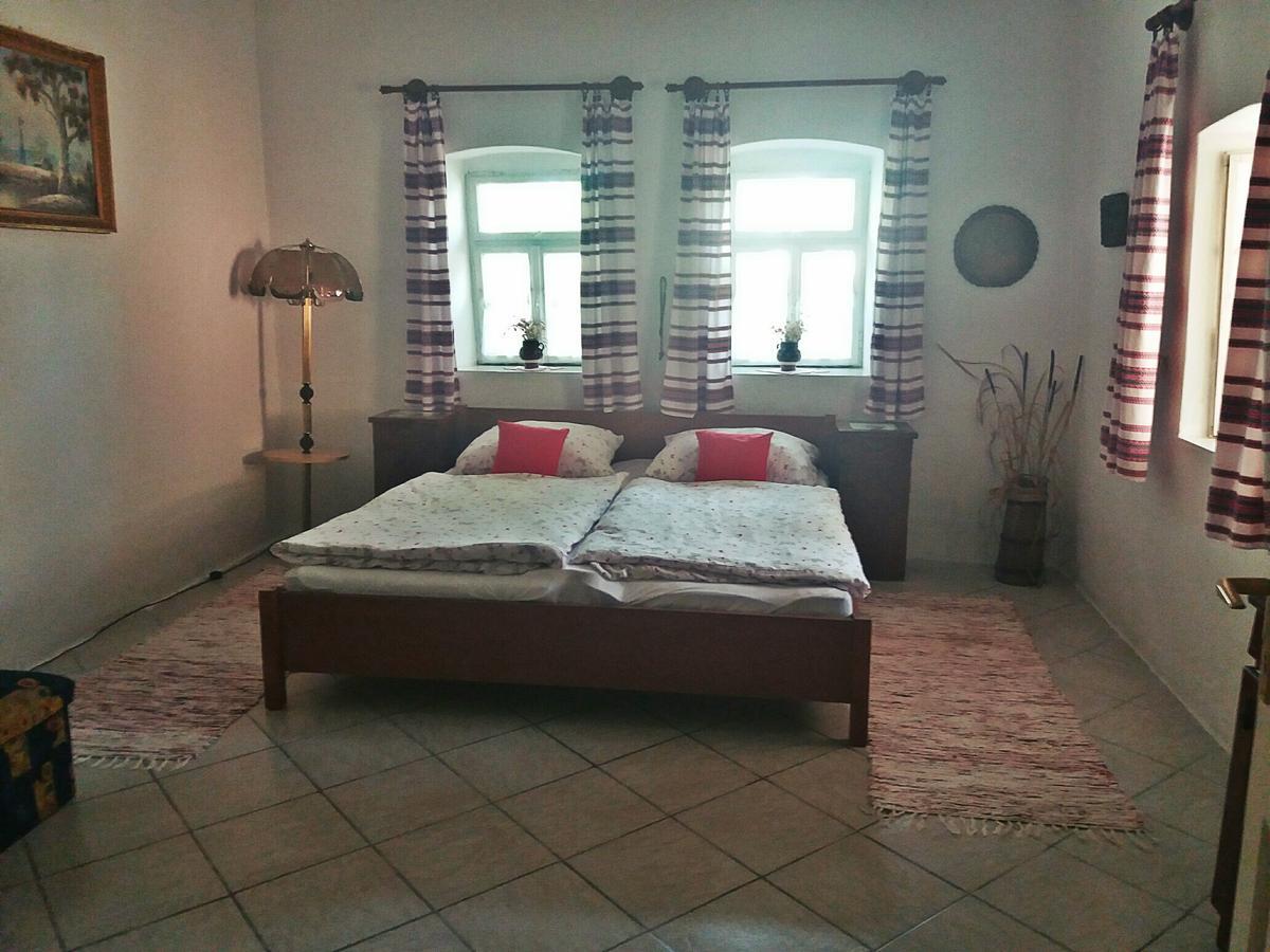 Arpad Nyaralohaz Villa Sarud Exterior foto
