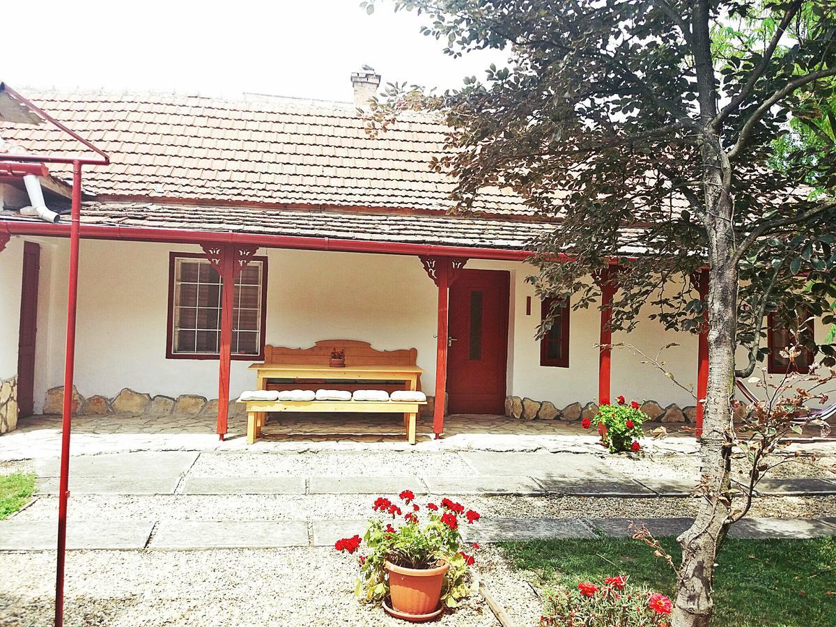Arpad Nyaralohaz Villa Sarud Exterior foto