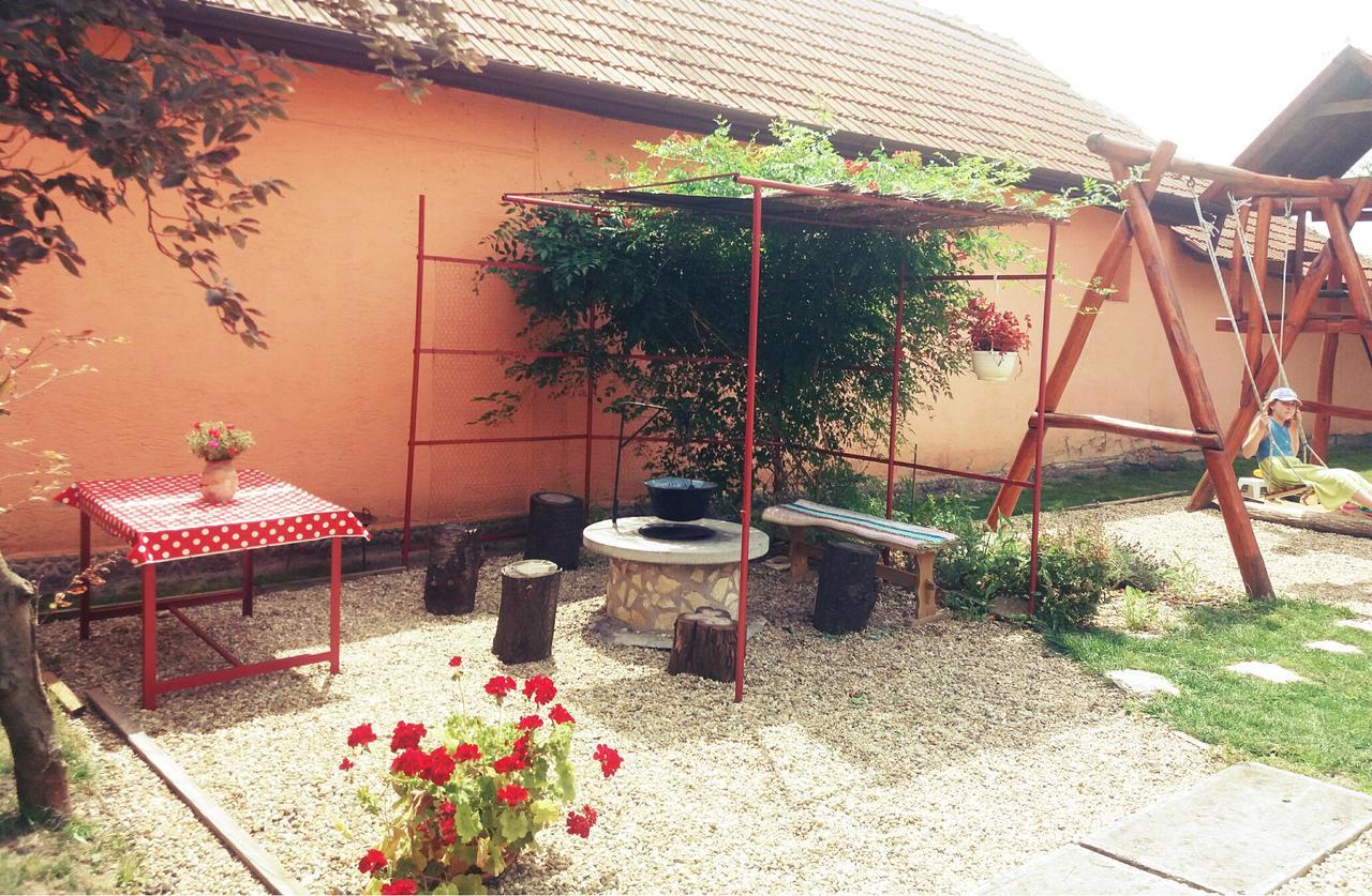 Arpad Nyaralohaz Villa Sarud Exterior foto