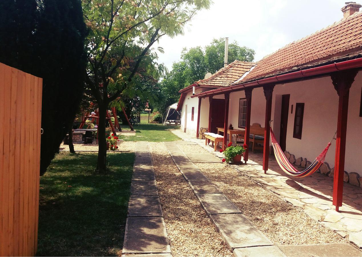Arpad Nyaralohaz Villa Sarud Exterior foto